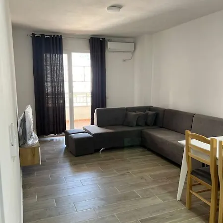 Chriss Apartment *